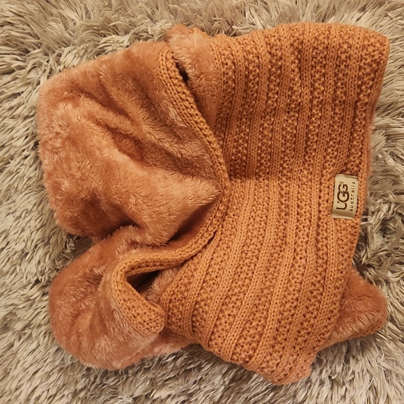 NEW UGG INFINITY SCARF AND HAT SET - Picture 2 of 4